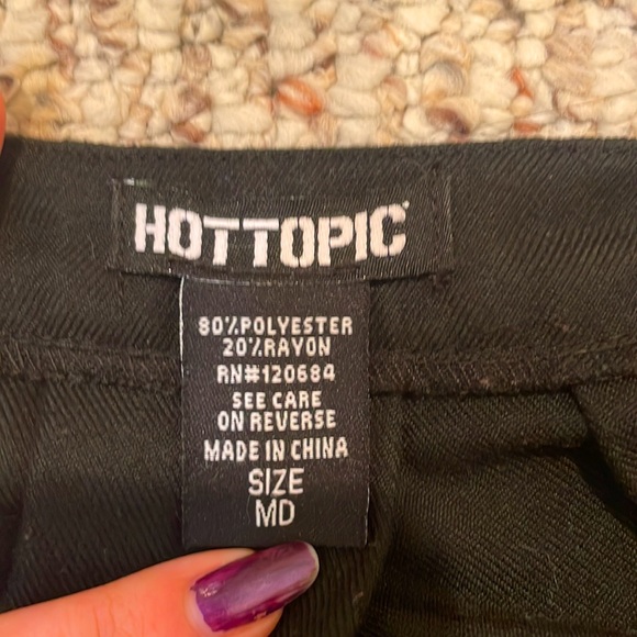 Black and white pleated skirt - Picture 2 of 2